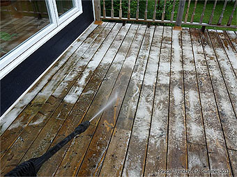 Restaurer le bois d'un patio ou terrasse - Nettoyant pour bois