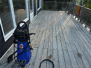 Nettoyant pour bois - Nettoyer une terrasse - nettoyer un patio - comment nettoyer une terrasse