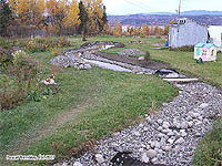Comment construire un ruisseau artificiel - Jardinage aquatique - ruisseau sec